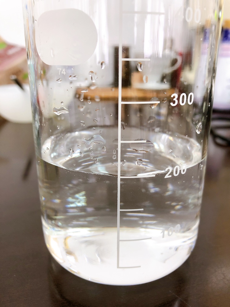 乳酸カルシウムを水に混ぜた画像
